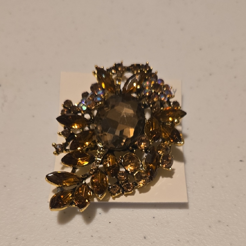 Elegant Gold and Brown Brooch